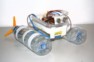 Construire un bateau robot des bouteilles d'eau 5 étapes