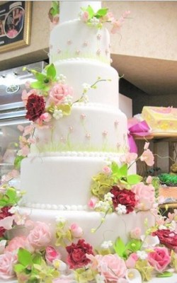 Gâteau gâteaux de mariage patron avec des fleurs, des recettes alimentaires