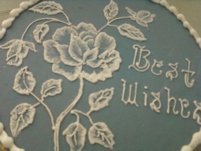 Kuchen und Blütenblätter, Pinsel Stickerei