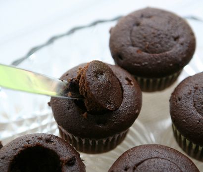 Caramel Rempli Petits gâteaux au chocolat avec crème au beurre au chocolat