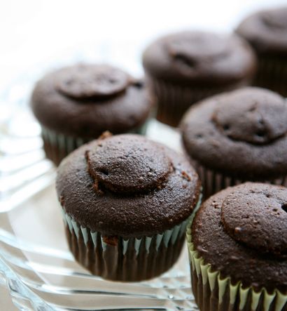 Caramel Rempli Petits gâteaux au chocolat avec crème au beurre au chocolat