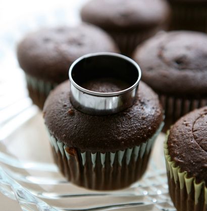 Caramel Rempli Petits gâteaux au chocolat avec crème au beurre au chocolat