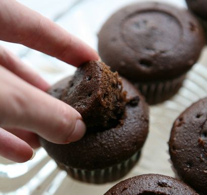 Caramel Rempli Petits gâteaux au chocolat avec crème au beurre au chocolat