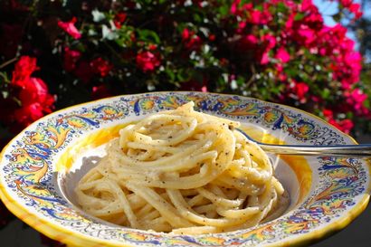 Casa Lawrence et une recette pour Spaghetti Cacio e Pepe (Spaghetti avec pecorino et noir