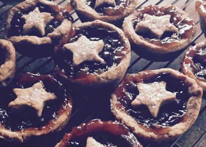 Feiern Sie Weihnachten mit traditionellen Mincemeat Pies - Allrecipes Dish