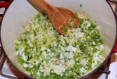 Chili Sans haricots - épicé, famille préférée, dans une cuisine du Sud (famille) Chili Sans haricots - épicé, famille préférée, dans une cuisine du Sud