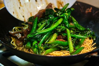 Le brocoli chinois de boeuf Recette de nouilles