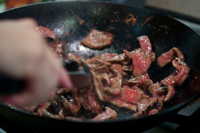 Le brocoli chinois de boeuf Recette de nouilles