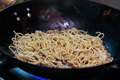 Le brocoli chinois de boeuf Recette de nouilles