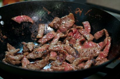 Le brocoli chinois de boeuf Recette de nouilles