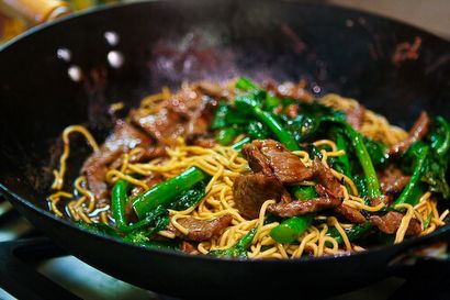 Le brocoli chinois de boeuf Recette de nouilles