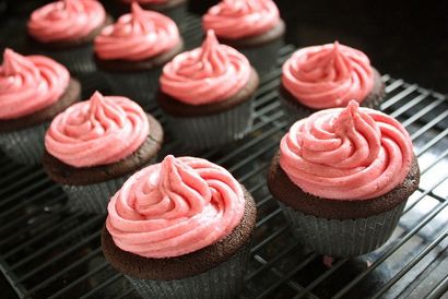 Petits gâteaux au chocolat aux framboises - Crème au beurre complètement délicieux