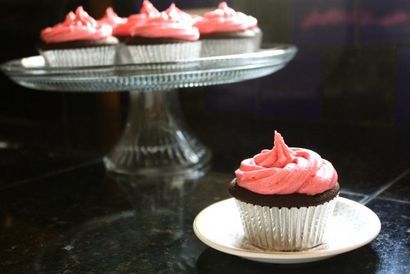 Petits gâteaux au chocolat aux framboises - Crème au beurre complètement délicieux