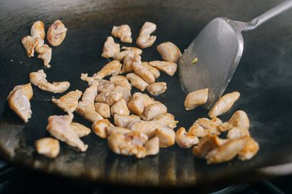 Classique riz frit au poulet