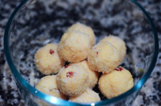 Recette de noix de coco Ladoo, facile coco Ladoo pour Diwali