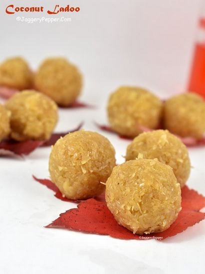 Recette de noix de coco Ladoo, Comment faire la noix de coco Jaggery Laddu