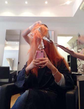 Changement de couleur de rouge à Blond foncé (cheveux bruns) Couleur du rouge à Blond foncé