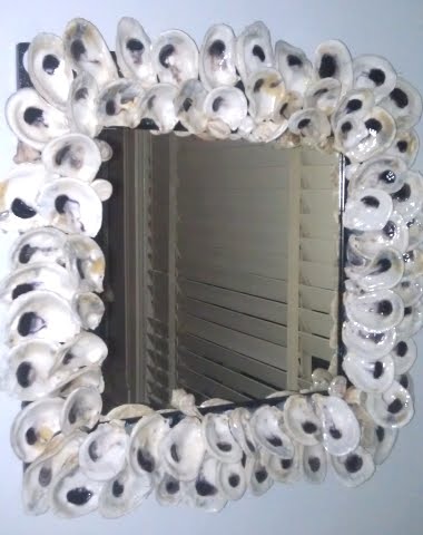 Complètement cadre Coastal Décore Miroir Comme Currey et Companys Oyster Shell Mirror
