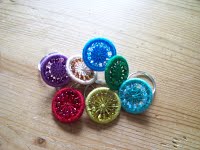 Moderner Schmuck und Geschenke - Rosalind Atkins - Faltenstich und Dorset Buttons