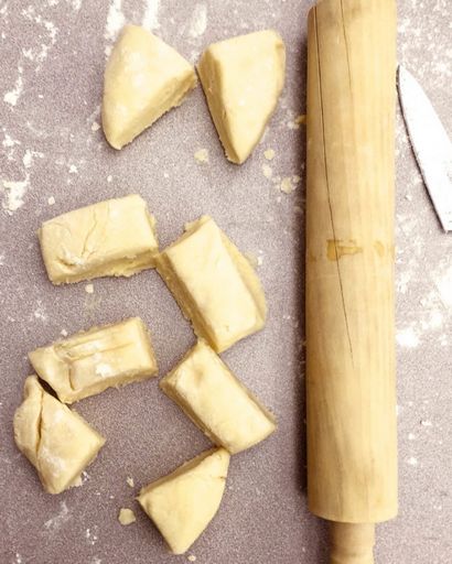 Cuisiner avec des amis faire pâtisserie à partir de zéro, en manger