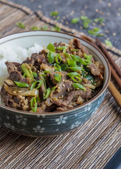 Faites cuire la Corée! Donnez votre avis et Bulgogi Dupbap (Beef coréenne de soja Ail sur le riz)