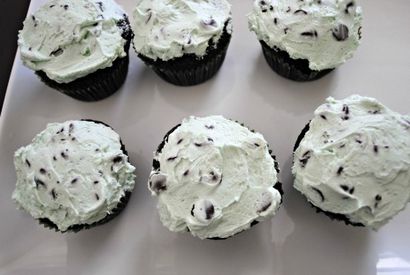 Cool and Creamy Mint Chip Frosting - Rachael Ray