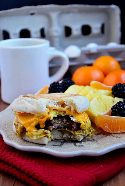 Copycat McDonalds saucisse, oeuf - fromage McMuffin - Iowa Girl eats