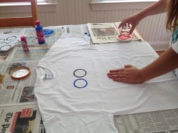 Basteln für Kinder wie ein olympischen Ring T-Shirt zu machen, FeltMagnet
