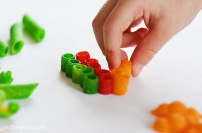 Artisanat pour les enfants - faire vos propres pâtes colorées (votre) Artisanat pour les enfants - faire vos propres pâtes colorées