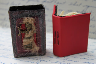 Crafty Bitz Tutorial - Comment faire une couverture de livre Altered matchbox & amp; Mini-livre