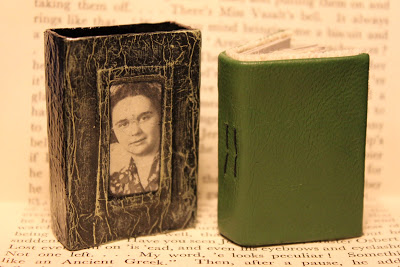 Crafty Bitz Tutorial - Comment faire une couverture de livre Altered matchbox & amp; Mini-livre (rusée) Crafty Bitz Tutorial - Comment faire une couverture de livre Altered matchbox & amp; Mini-livre