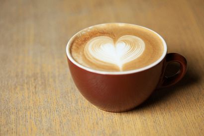 Erstellen Café Latte Art zu Hause
