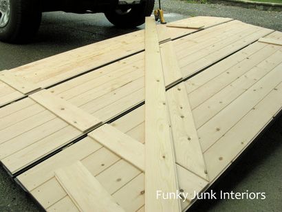 Créez vos propres écrans de fenêtre de porte en bois - Interiors Funky Junk