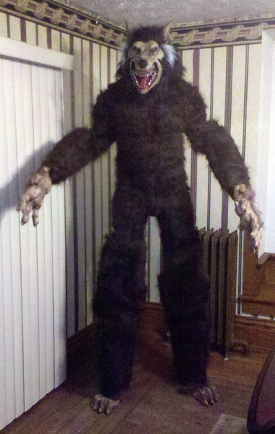 Créature Reacher - 9 Ft loup-garou Monstre Costume 5 étapes (avec photos)