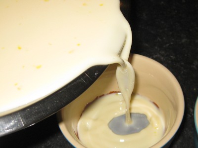 Creme Caramel Rezept (mit Schritt-für-Schritt-Fotos)