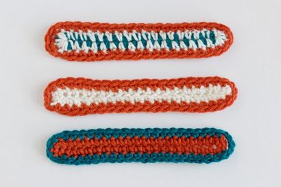 Crochet-A-Day Bracelet crochet avec un bouton, la marque et prend
