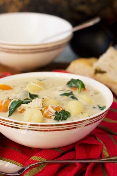 Crockpot soupe de gnocchi de poulet (copycat Olive Garden) - Scrummy Lane