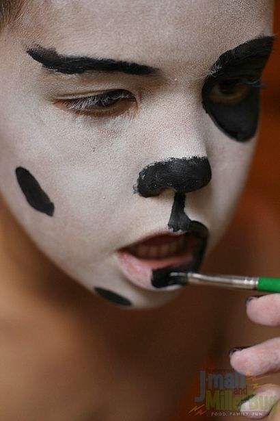 Halloween-Kostüm Dalmatiner - Face Painting Tutorial - Die Abenteuer von J-Man und Millerbug