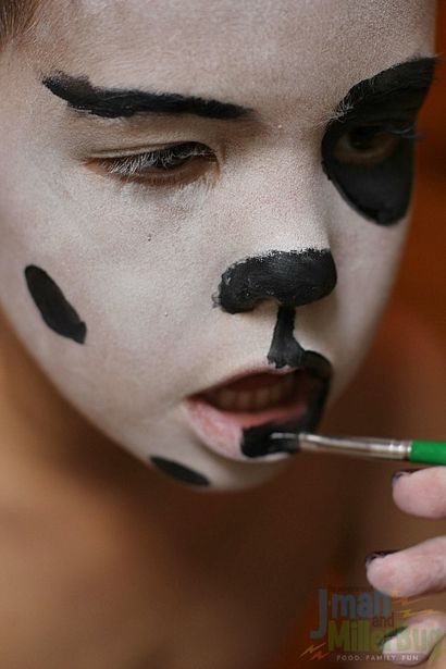 Dalmatien Halloween Costume - Face Painting Tutorial - Les aventures de J-Man et Millerbug