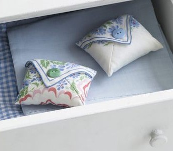 Avec la décoration et bricolage Mouchoirs Vintage hankie Bricolages (__gVirt_NP_NN_NNPS<__ mouchoir cru) Avec la décoration vintage Mouchoirs et idées de bricolage Craft hankie