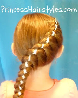 Diagonal Twist Braid Avec Coiffure Ruban, Coupes de cheveux pour les filles - Coupes de cheveux Princesse