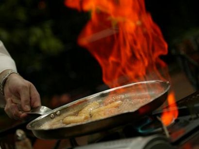 Abendessen und eine Show Der beste Tableside-Service von Küste zu Küste, Feiern Urlaub auf der Straße