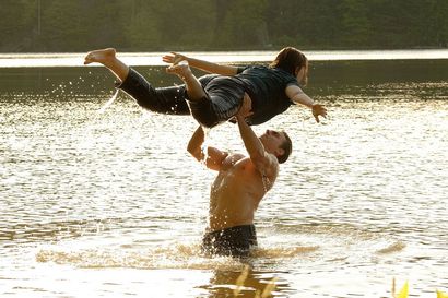 Dirty Dancing Regardez d'abord Iconic Finale de Lift Remake