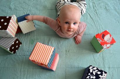 DIY 12 simples (Tutoriels gratuits!) Projets jouets pour bébé