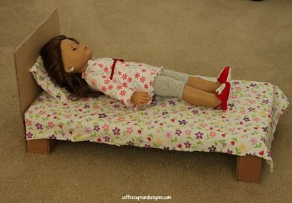 DIY American Girl Puppe Bett, Kaffeetassen und Crayons