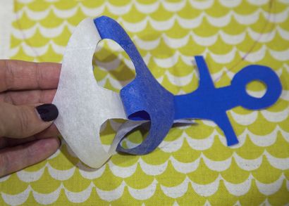 DIY Anchor Crinkle Tag Toy avec le sac recyclé lingette, Pretty Prudent