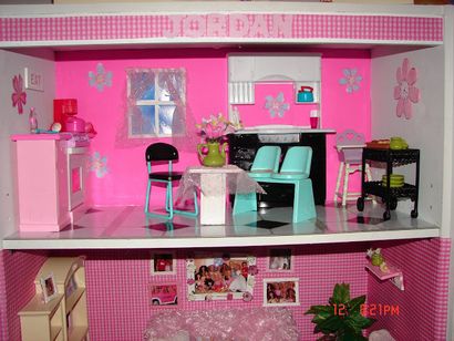 DIY Barbie Maison d'une étagère - Une fille et un pistolet à colle