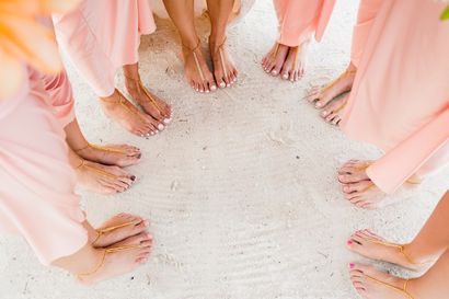 Bricolage aux pieds nus Sandales pour un mariage de plage (sandales) Sandales aux pieds nus de bricolage pour un mariage de plage