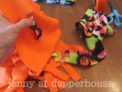DIY Fleece Schal für Kinder - Indoor Aktivität für den Winter