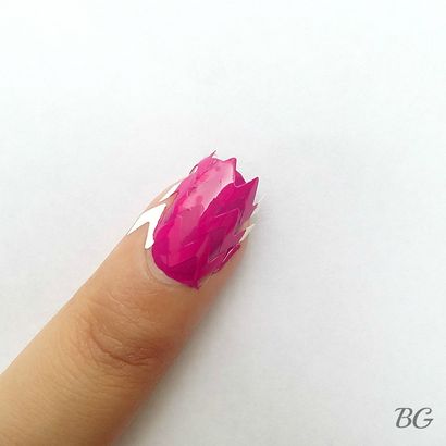 Nail bricolage Or Chevron Design-Step By Step Nail Art Tutorial